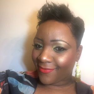 Meet your Posher, Kelly